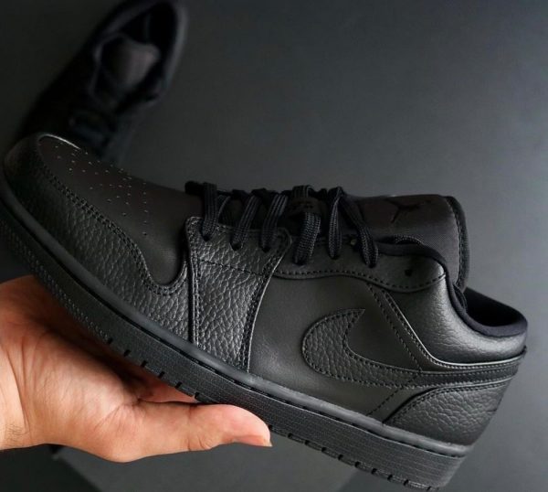 کتانی نایک ایرجردن ۱ بدون ساق تمام مشکی Nike air jordan 1 low black