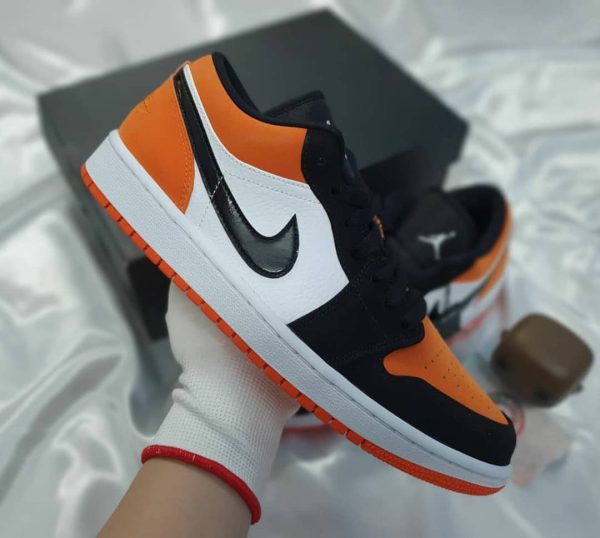 کتانی نایک ایر جردن ۱ نارنجی بدون ساق Nike air jordan 1 low orange