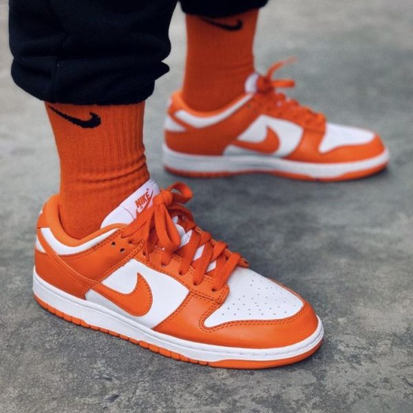 نایک اس بی دانک بدون ساق نارنجی سفید Nike sb dunk low orange and white