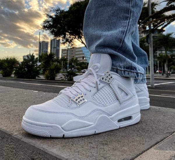 نایک ایر جردن ۴ متالیک سفید نقره‌ای Nike air Jordan 4 metallic white and silver