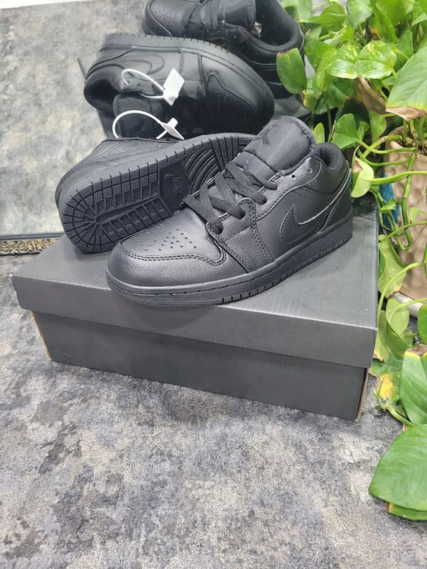 نایک ایر جردن ۱ بدون ساق تمام مشکی چرمی Nike air jordan 1 low black - Image 3