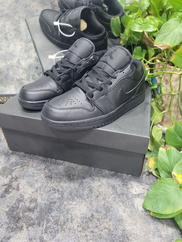 نایک ایر جردن ۱ بدون ساق تمام مشکی چرمی Nike air jordan 1 low black - Image 2