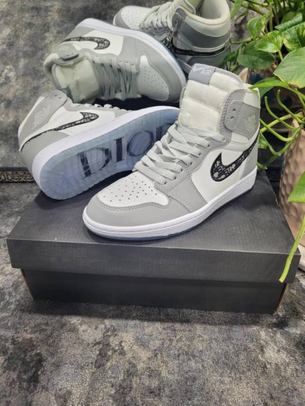 نایک ایر جردن ۱ ساقدار دیور طوسی Nike air jordan 1 high dior grey - Image 2