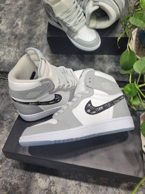 نایک ایر جردن ۱ ساقدار دیور طوسی Nike air jordan 1 high dior grey - Image 3