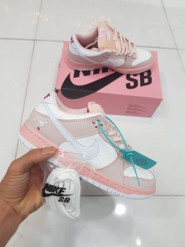 نایک اس بی دانک بدون ساق پیجون صورتی سفید Nike sb dunk low pigeon pink and white - Image 3
