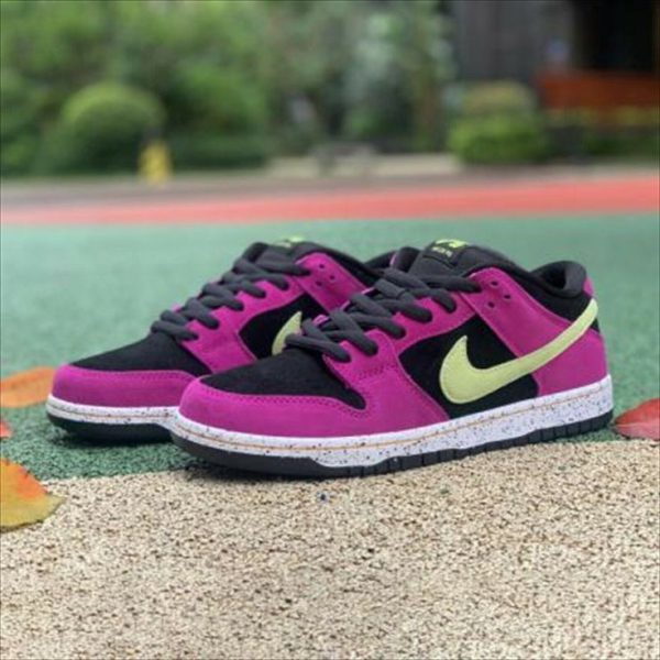 نایک اس بی دانک بدون ساق پلام ارغوانی Nike sb dunk low plum magenta