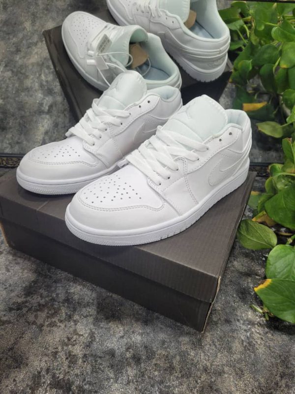 نایک ایر جردن ۱ بدون ساق تمام سفید Nike air jordan 1 low white