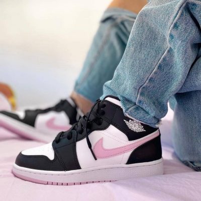 بزودی! ( پیش خرید از طریق واتساپ یا تلگرام 09178830512 ) Nike jordan 1 mid GS