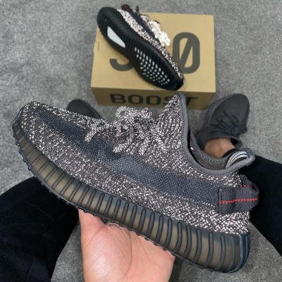 کتانی آدیداس یزی بوست ۳۵۰ وی۲ مشکی تمام شبنما Adidas yeezy boost 350 v2 black 