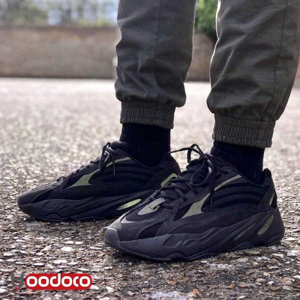 آدیداس یزی بوست ۷۰۰ وی۲ مشکی Adidas yeezy boost 700 v2 black