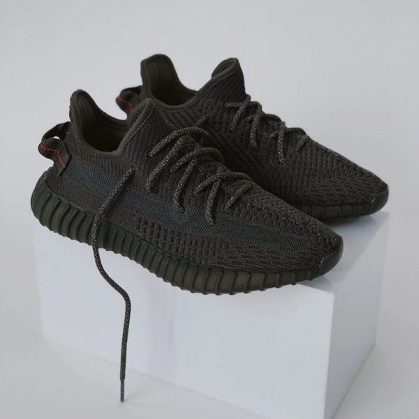 آدیداس یزی ۳۵۰ مشکی بند شبنما Adidas yeezy 350 black - Image 2