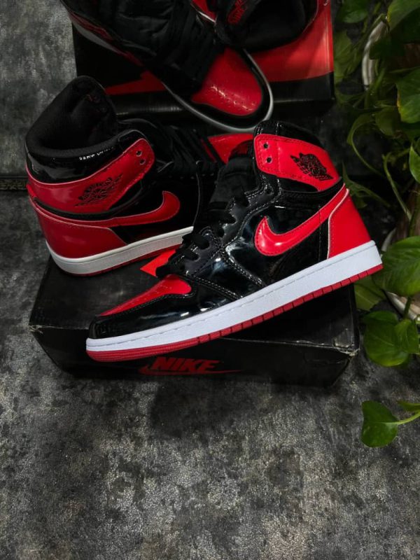 نایک ایر جردن ۱ ساقدار مشکی قرمز ورنی Nike  air jordan 1 black and red verni - Image 4