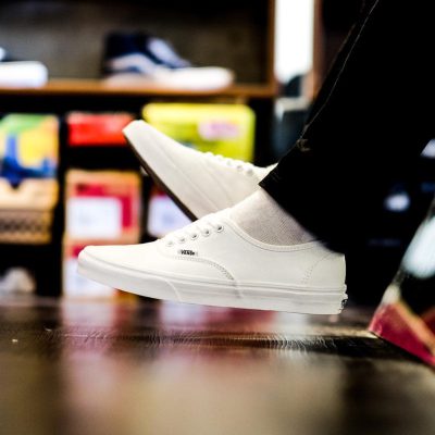 ونس کلاسیک آوتنتیک تمام سفید Vans classic authentic full white