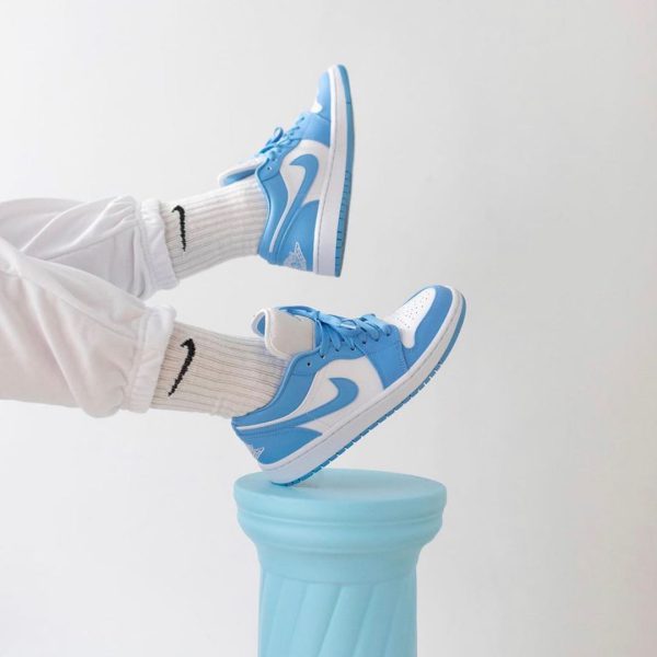 نایک ایر جردن ۱ بدون ساق آبی سفید "یو ان سی" Nike air Jordan 1 low blue and white "unc"