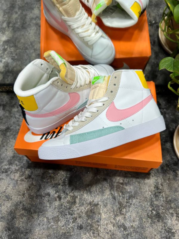 نایک بلیزر ساقدار 77 سفید صورتی Nike blazer mid 77 white pink glow - Image 4