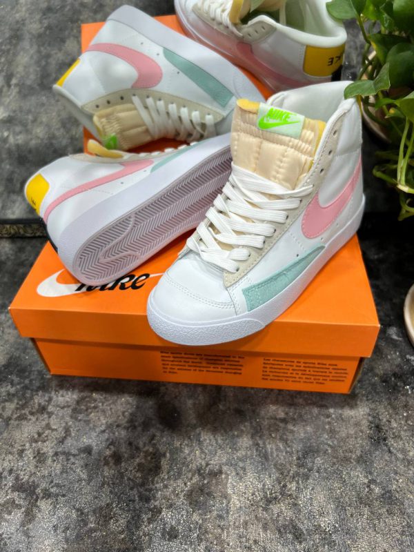 نایک بلیزر ساقدار 77 سفید صورتی Nike blazer mid 77 white pink glow - Image 5