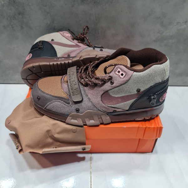 Nike air trainer 1 sp Travis scott wheat نایک ایر تراینر تراویس اسکات گندمی قهوه ای - Image 3