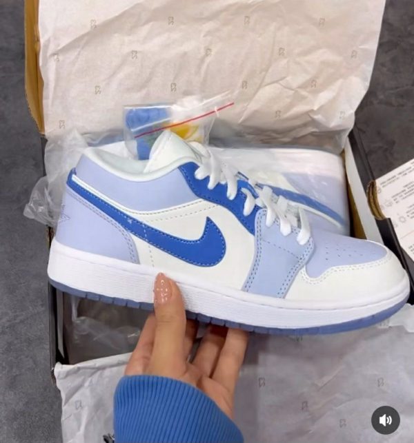 نایک ایر جردن ۱ بدون ساق آبی دو رنگ Nike air jordan 1 low Blue