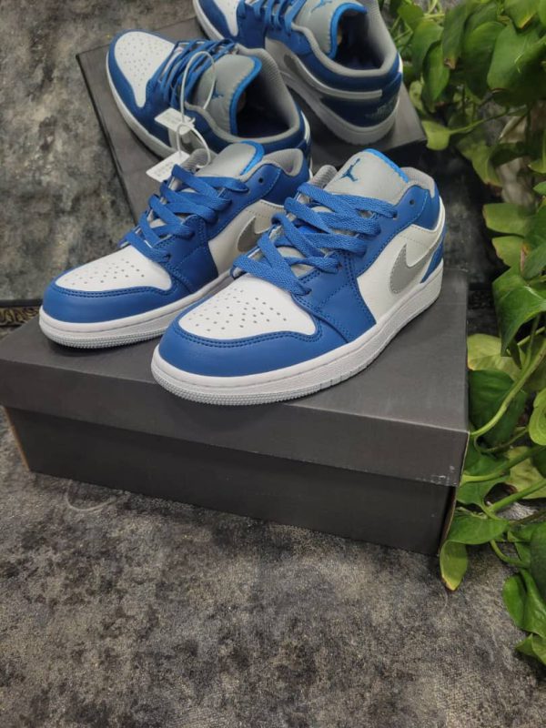 نایک ایر جردن ۱ بدون ساق ترو آبی خاکستری Nike air jordan 1 low True Blue - Image 2