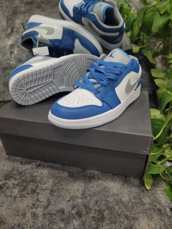 نایک ایر جردن ۱ بدون ساق ترو آبی خاکستری Nike air jordan 1 low True Blue - Image 3