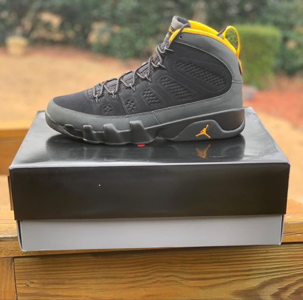 نایک ایر جردن ۹ زرد مشکی Nike air jordan 9 University Gold