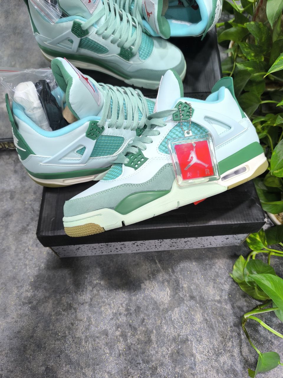 نایک ایر جردن ۴ فیروزه ای سبز Nike air jordan 4 PE SB Green Blue White - Image 2