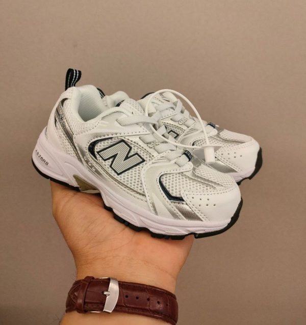 کتونی بچه گانه نیوبالانس ۵۳۰ سورمه ای سفید New Balance 530