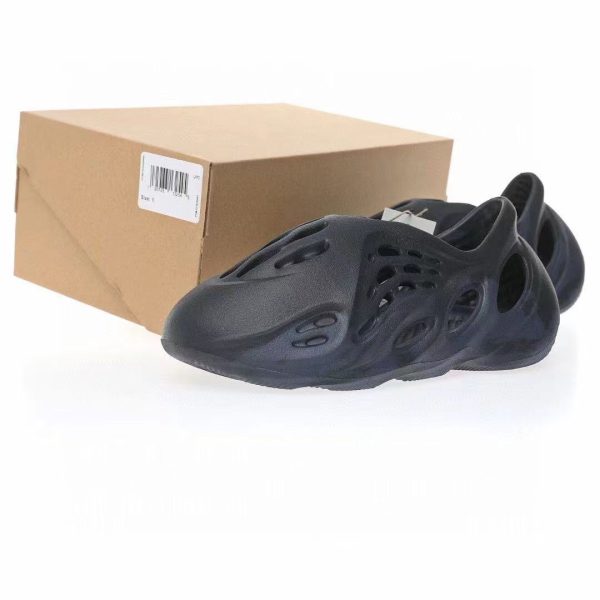 کتونی بچه گانه آدیداس یزی فوم‌ رانر مشکی  Adidas yeezy Foam Runner Black