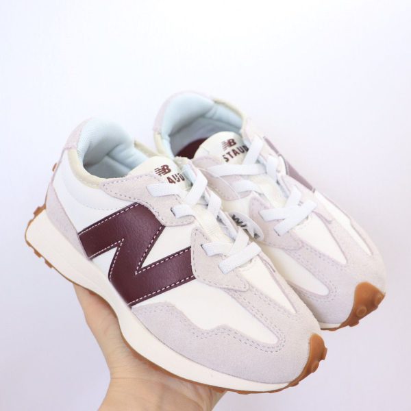 کتونی بچه گانه نیوبالانس ۳۲۷ سفید قهوه ای New Balance 327