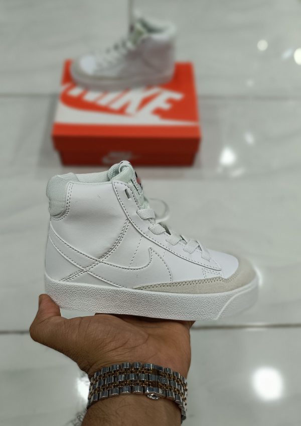 کتونی بچه گانه نایک بلیزر ۷۷ ساقدار تمام سفید Nike Blazer high 77 - Image 2