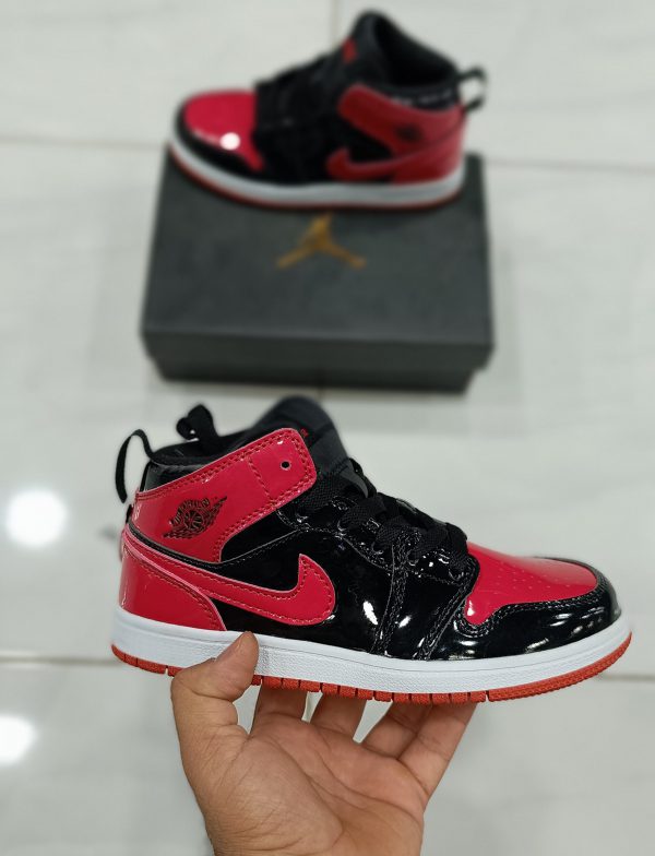 کتونی بچه گانه نایک ایر جردن ۱ ساقدار ورنی مشکی قرمز Nike air jordan 1 high - Image 2