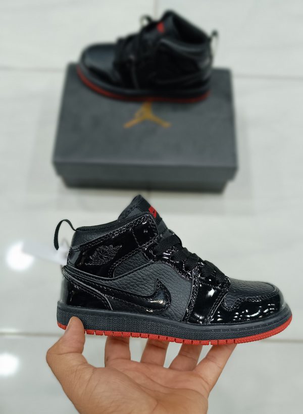 کتونی بچه گانه نایک ایر جردن ۱ ساقدار ورنی تمام مشکی Nike Air Jordan 1 high - Image 2