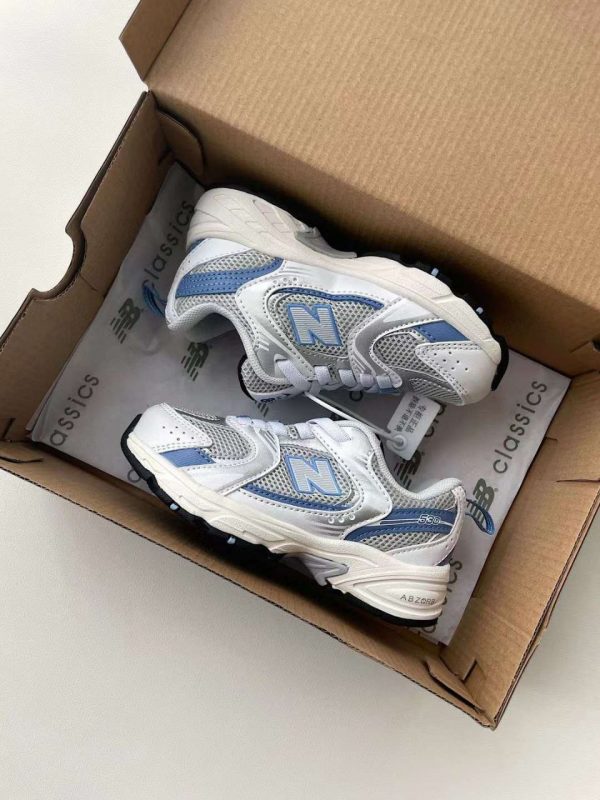 کتونی بچه گانه نیوبالانس ۵۳۰ سفید آبی New balance 530