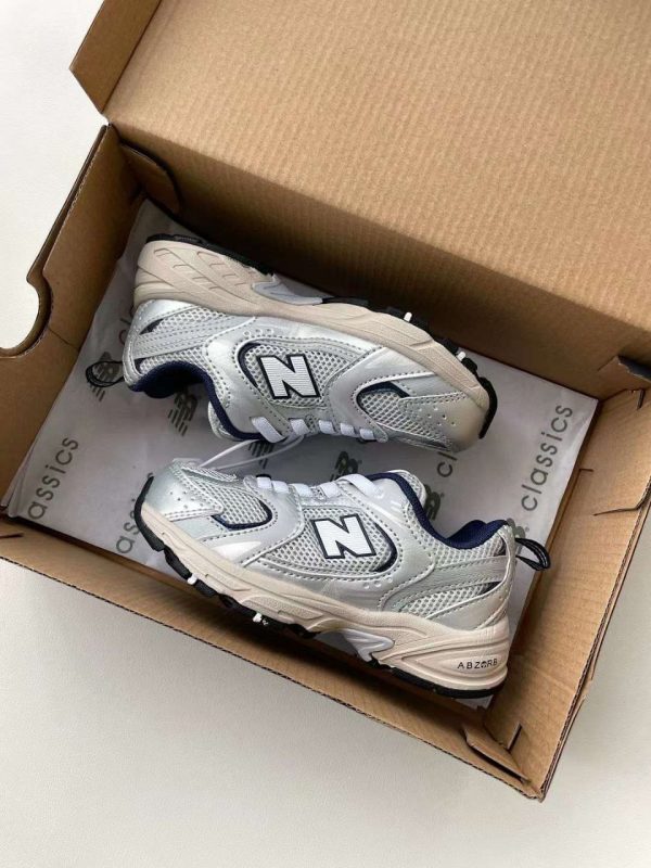 کتونی بچه گانه نیوبالانس ۵۳۰ طوسی New balance 530