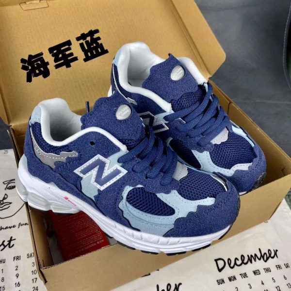 کتونی بچه گانه نیوبالانس ۲۰۰۲ آر سورمه ای New balance 2002r