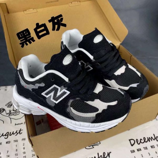 کتونی بچه گانه نیوبالانس ۲۰۰۲ آر مشکی New balance 2002r