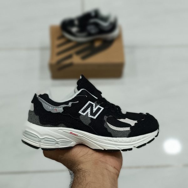 کتونی بچه گانه نیوبالانس ۲۰۰۲ آر مشکی New balance 2002r - Image 2