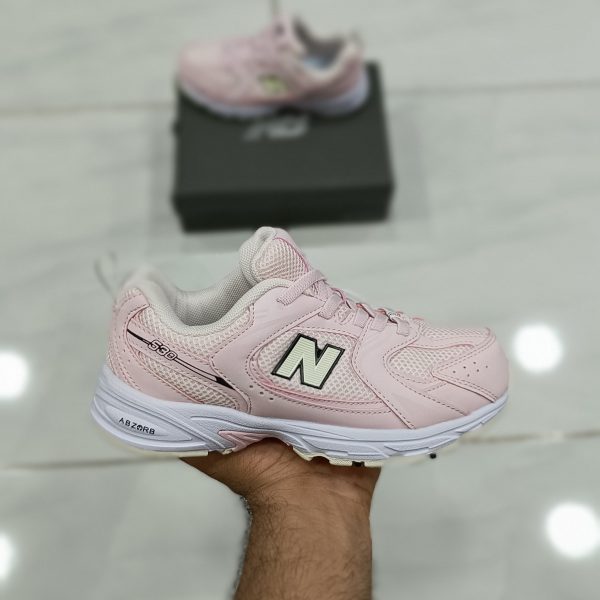 کتونی بچه گانه نیوبالانس ۵۳۰ صورتی New balance 530 - Image 2