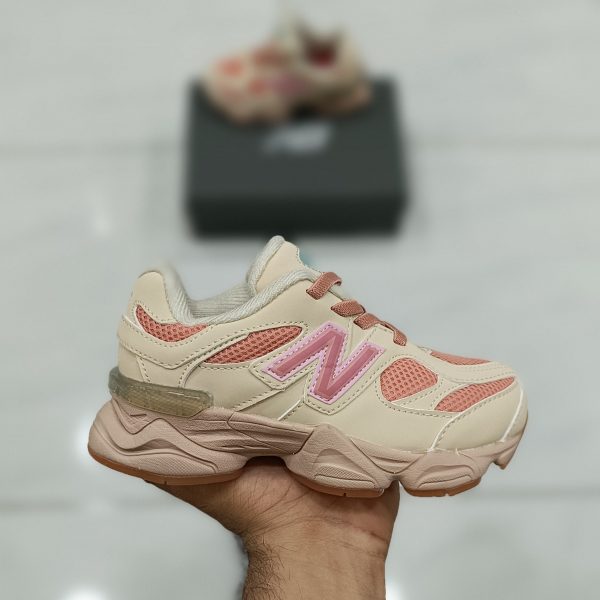 کتونی بچه گانه نیوبالانس ۹۰۶۰ صورتی New balance 9060 - Image 2