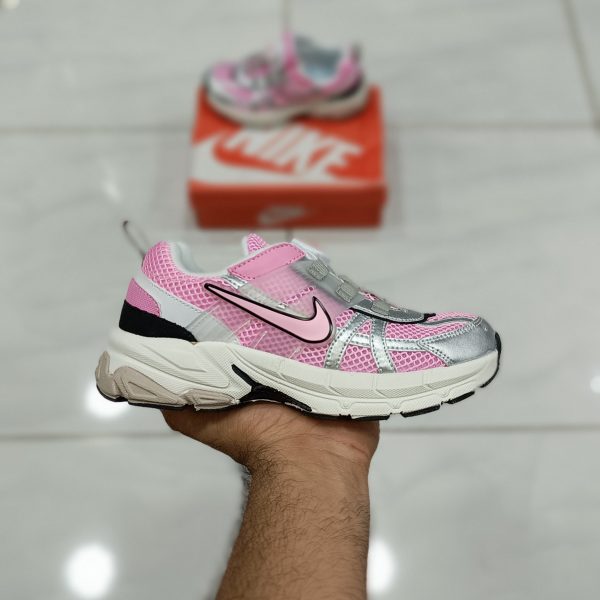 کتونی بچه گانه نایک وی ۲ کی ران صورتی Nike V2K run - Image 2