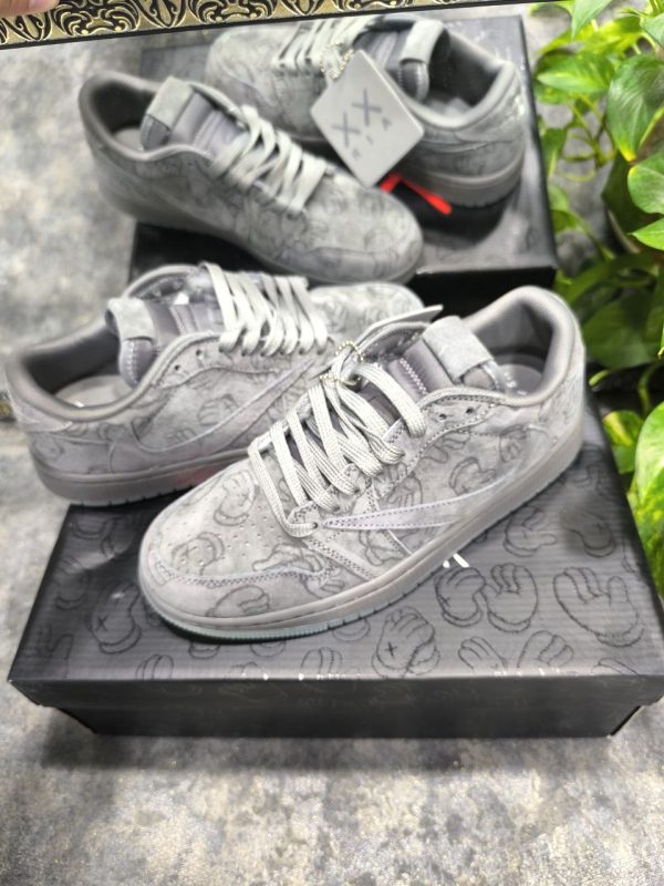 نایک جردن ۱ بدون ساق تراویس اسکات کواز طوسی Nike air jordan 1 low Travis Scott kaws gray - Image 3