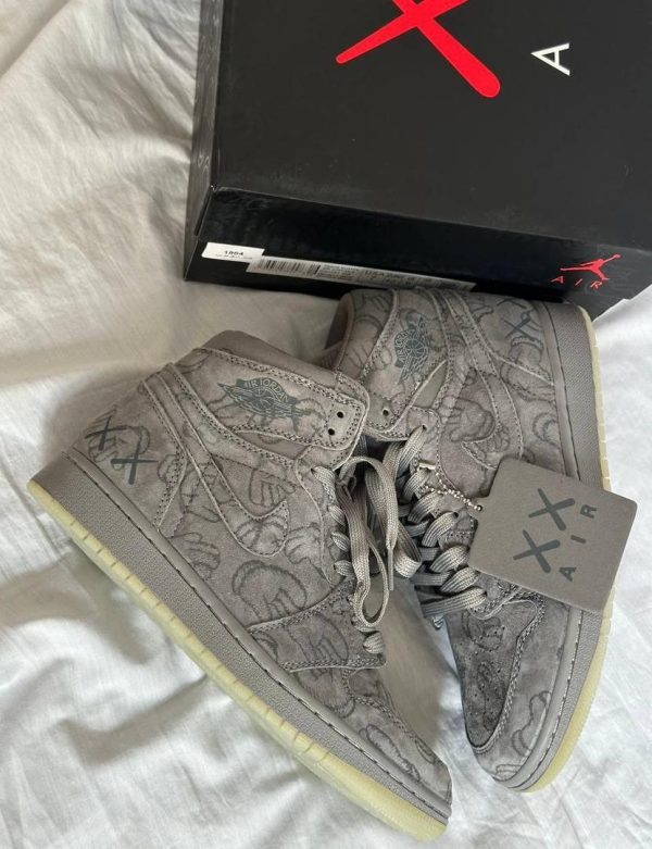 نایک ایر جردن ۱ ساقدار کواز طوسی  Nike air jordan 1 kaws gray