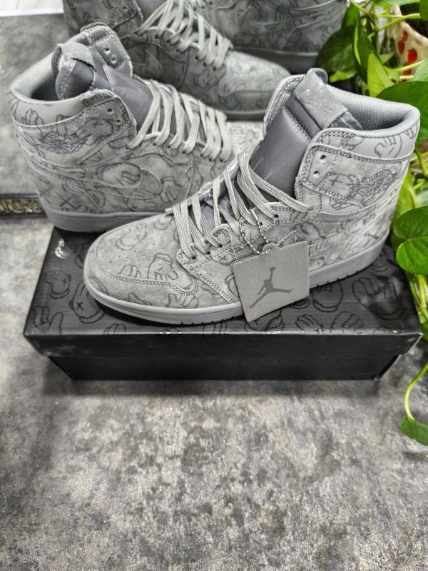 نایک ایر جردن ۱ ساقدار کواز طوسی  Nike air jordan 1 kaws gray - Image 3