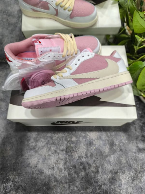 نایک ایر جردن ۱ بدون ساق تراویس اسکات صورتی سفید Nike air jordan 1 low travis scott pink - Image 2