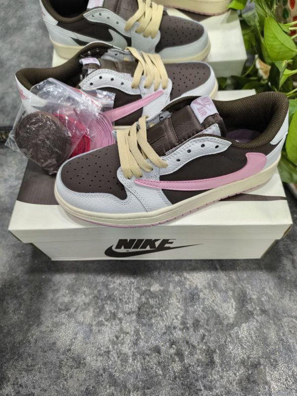 نایک ایر جردن ۱ بدون ساق تراویس اسکات پونی قهوه ای صورتی Nike air jordan 1 travis scott dark pony - Image 3