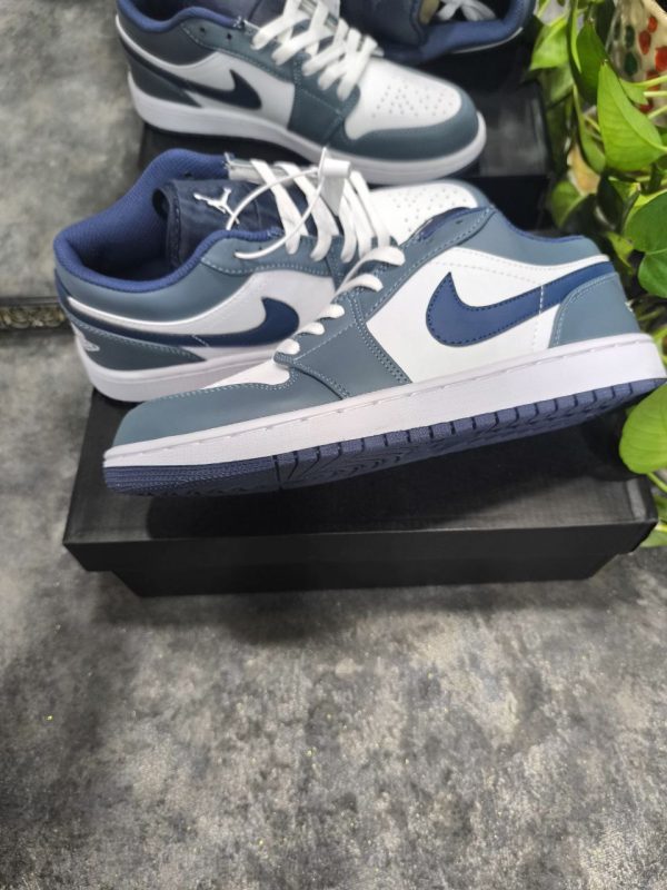 نایک ایر جردن ۱ بدون ساق سورمه ای طوسی Nike air jordan 1 low blue gray - Image 2