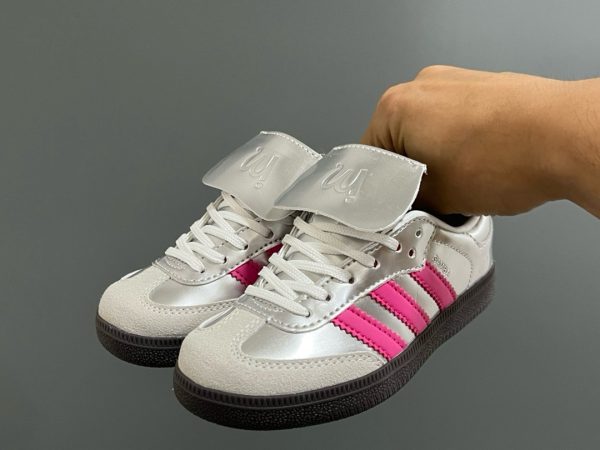 کتونی بچه گانه آدیداس سامبا نقره ای صورتی Adidas samba
