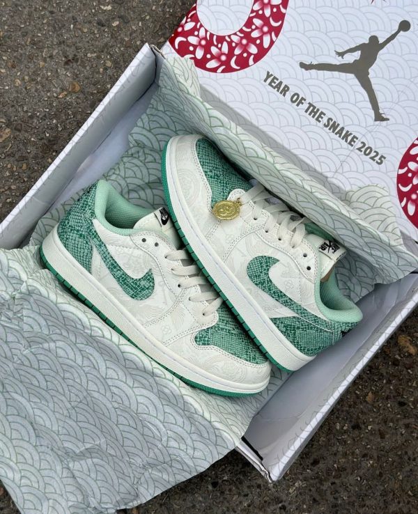 نایک ایر جردن ۱ بدون ساق پوست ماری سبز Nike Air Jordan 1 Low Year Of The Snake