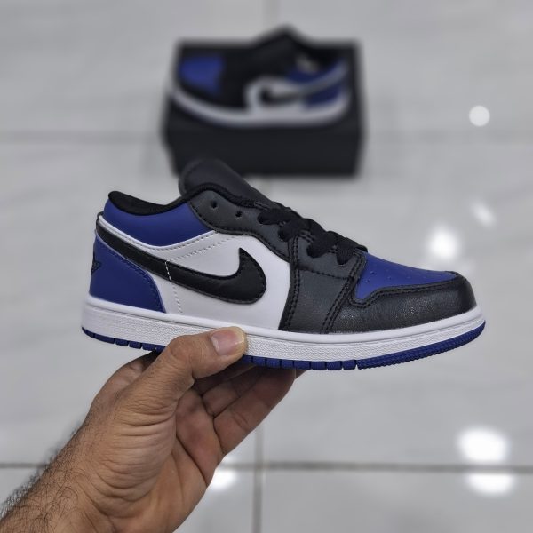 کتونی بچه گانه نایک ایر جردن ۱ بدون ساق آبی تو Nike air Jordan 1 low blue toe - Image 2