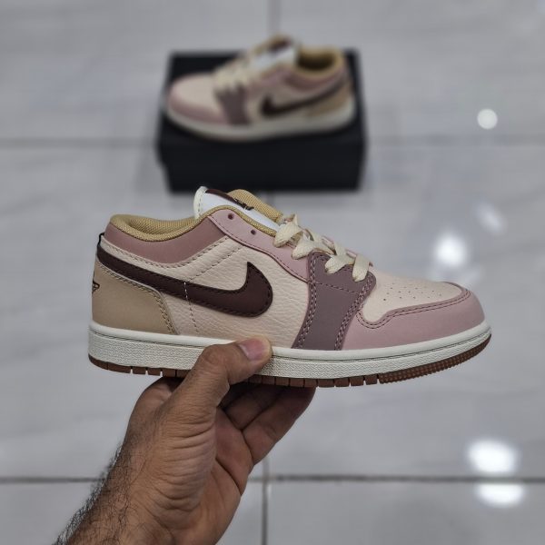 کتونی بچه گانه جردن ۱ بدون ساق اسموکی صورتی  Nike Air Jordan 1 Low Dark Pony Smoky - Image 2